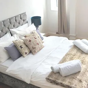 The Hideaway In Apartment